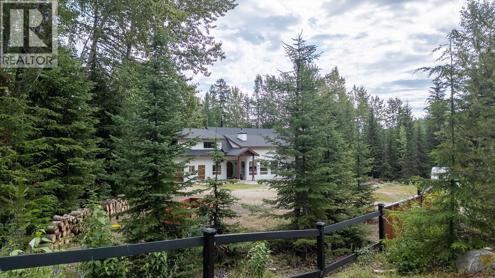 120 Richie Road, Rossland, British Columbia  V0G 1Y0 - Photo 1 - 10395453