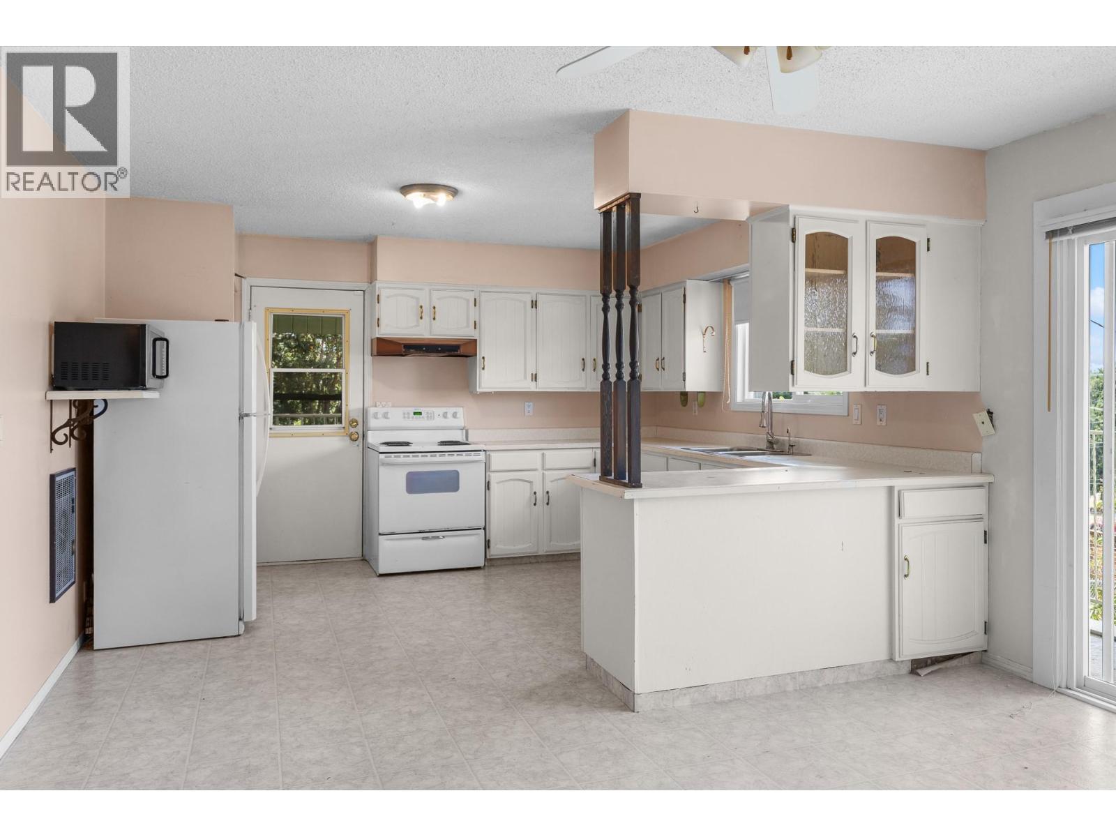 695 Girard Road, Kelowna, British Columbia  V1X 4V8 - Photo 12 - 10395742