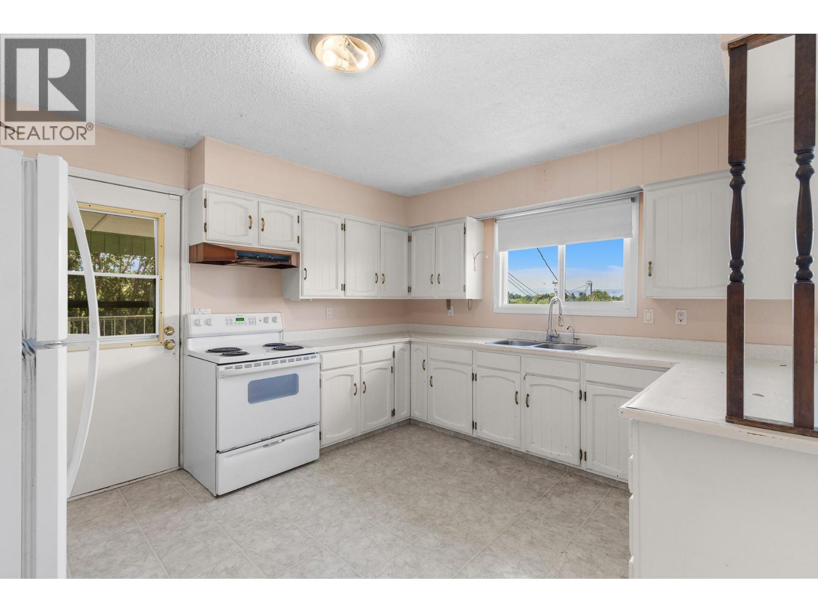 695 Girard Road, Kelowna, British Columbia  V1X 4V8 - Photo 13 - 10395742