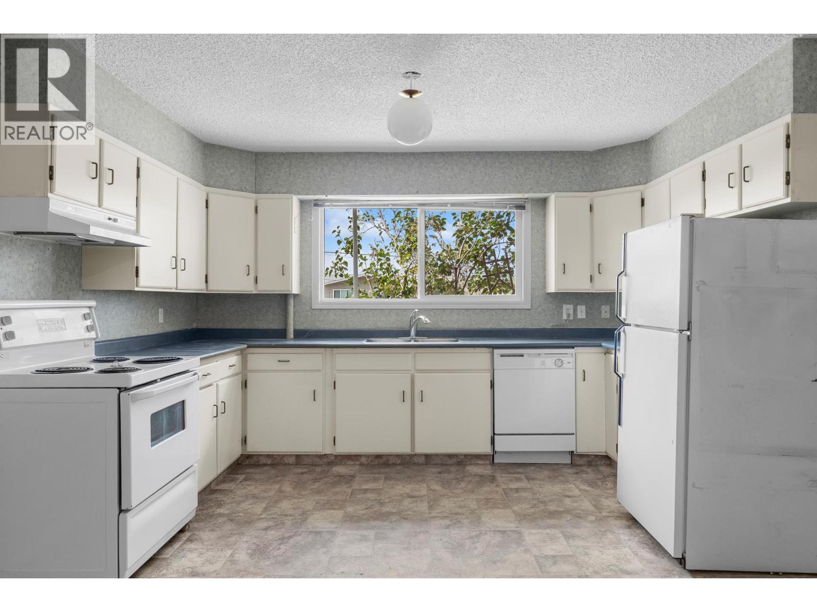 695 Girard Road, Kelowna, British Columbia  V1X 4V8 - Photo 33 - 10395742