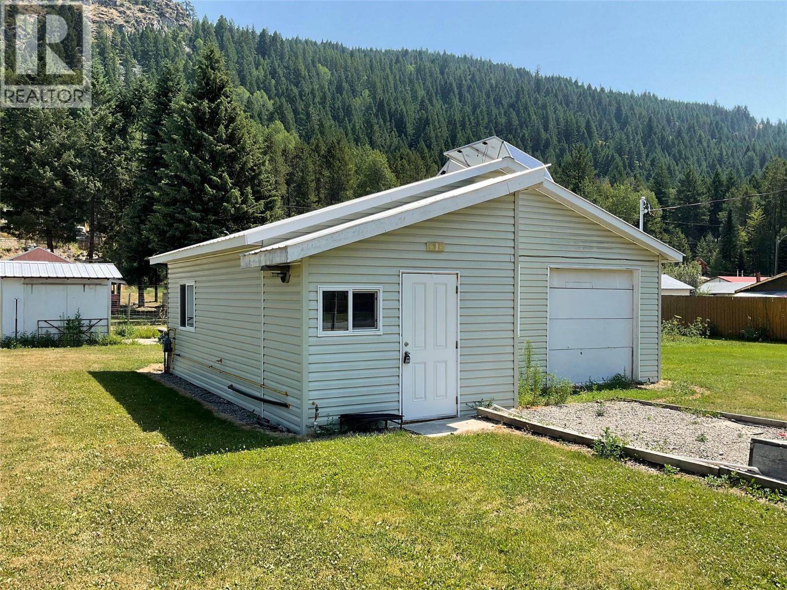 618 Kimberley Avenue N, Greenwood, British Columbia  V0H 1J0 - Photo 3 - 10395712