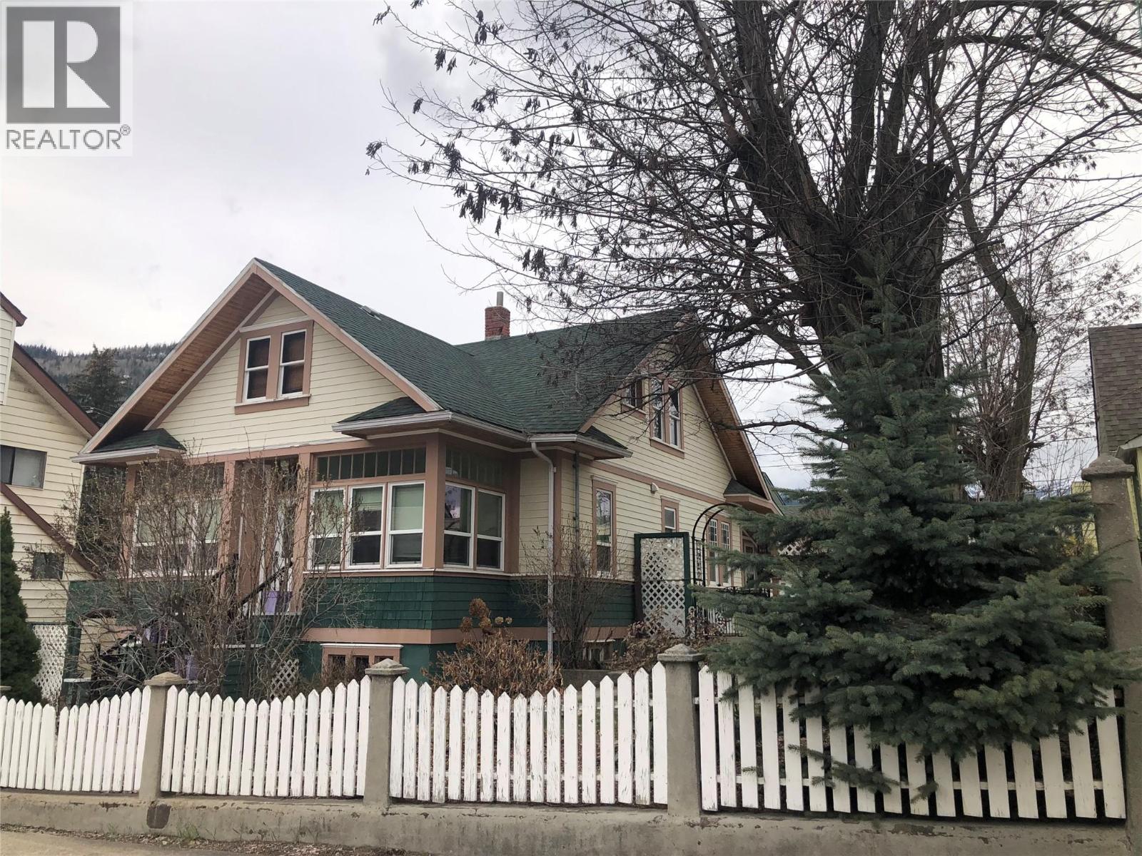 1335 Thom Street, Trail, British Columbia  V1R 1X7 - Photo 3 - 10395688