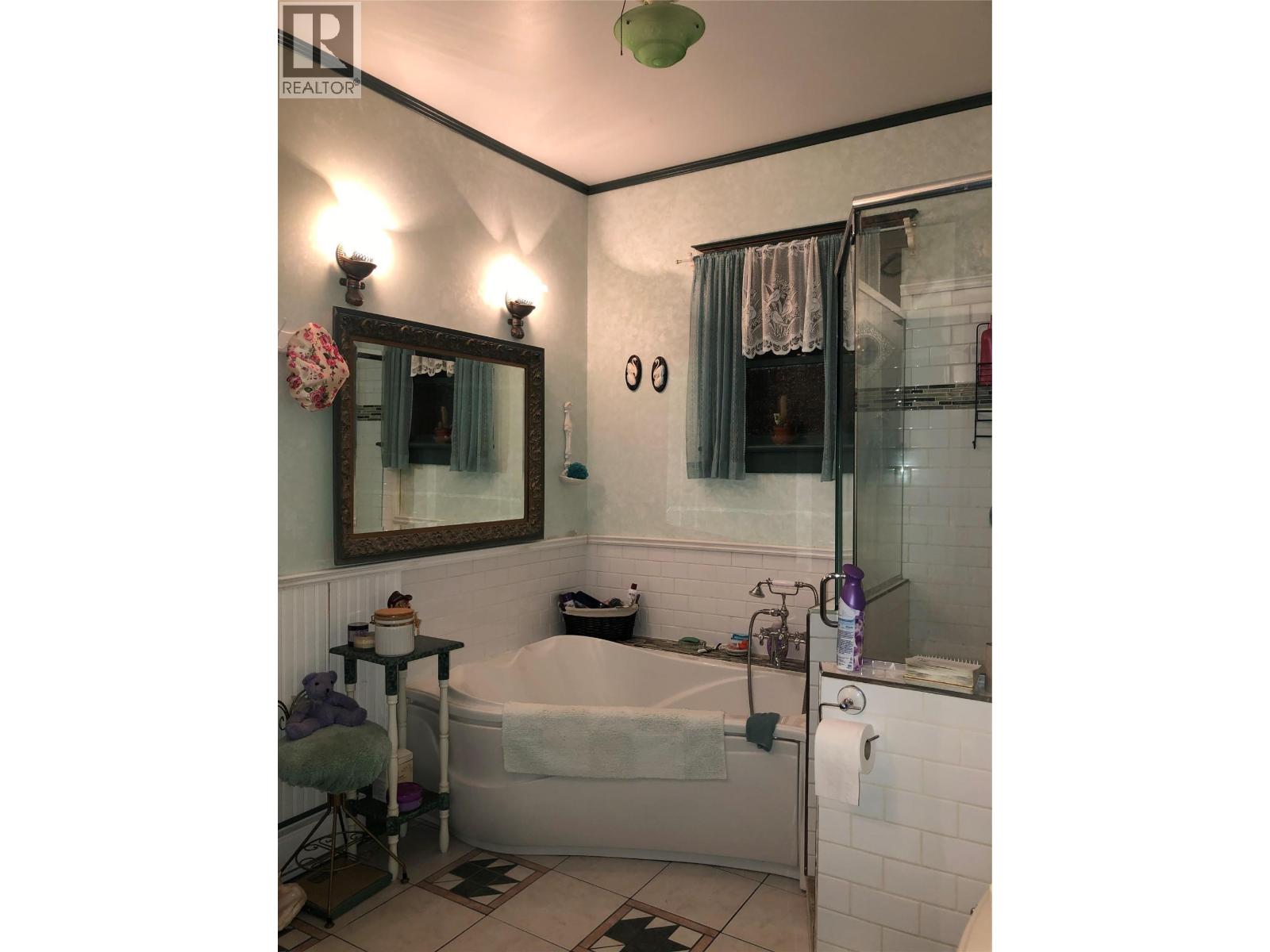 1335 Thom Street, Trail, British Columbia  V1R 1X7 - Photo 44 - 10395688