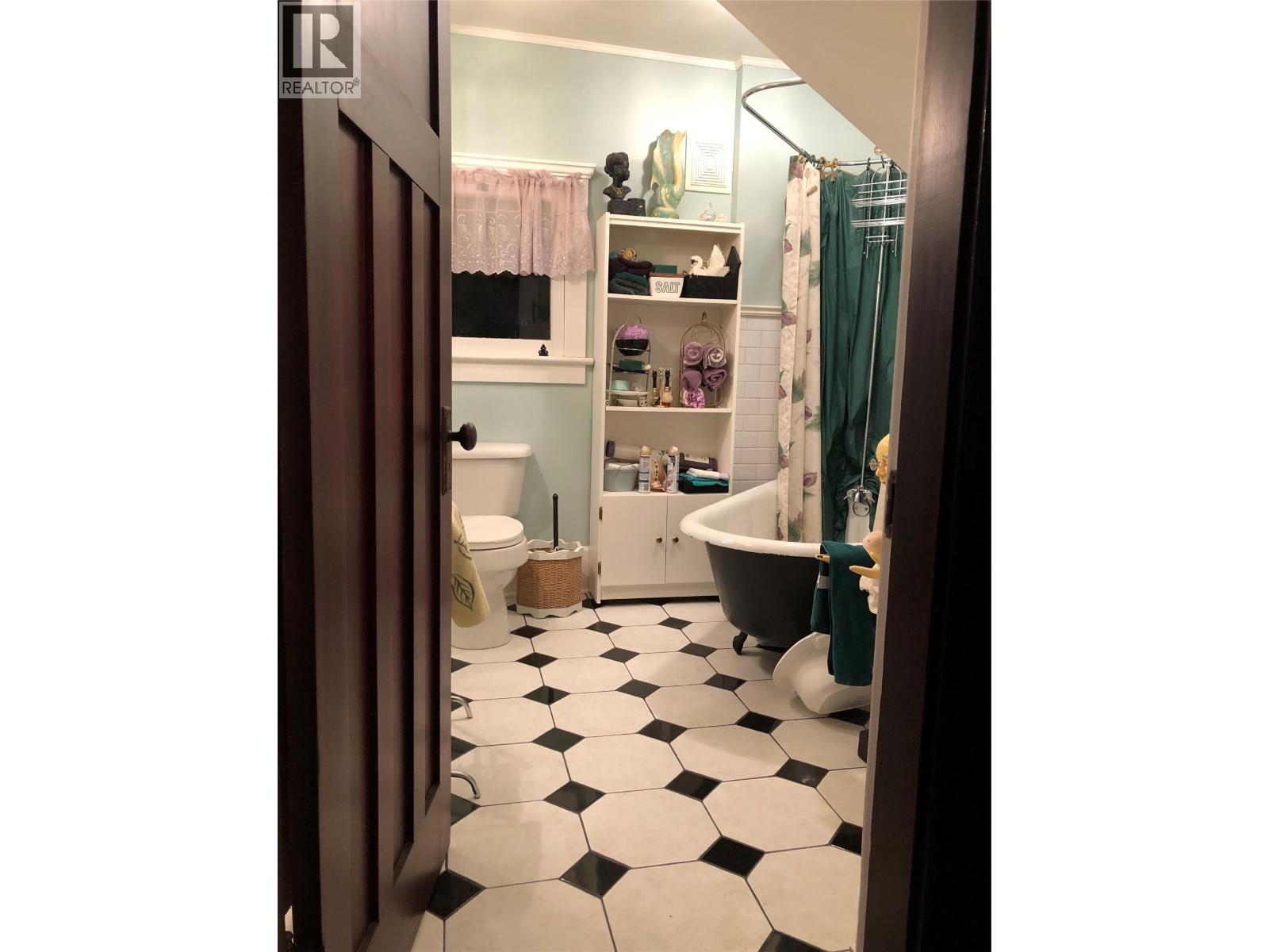 1335 Thom Street, Trail, British Columbia  V1R 1X7 - Photo 48 - 10395688