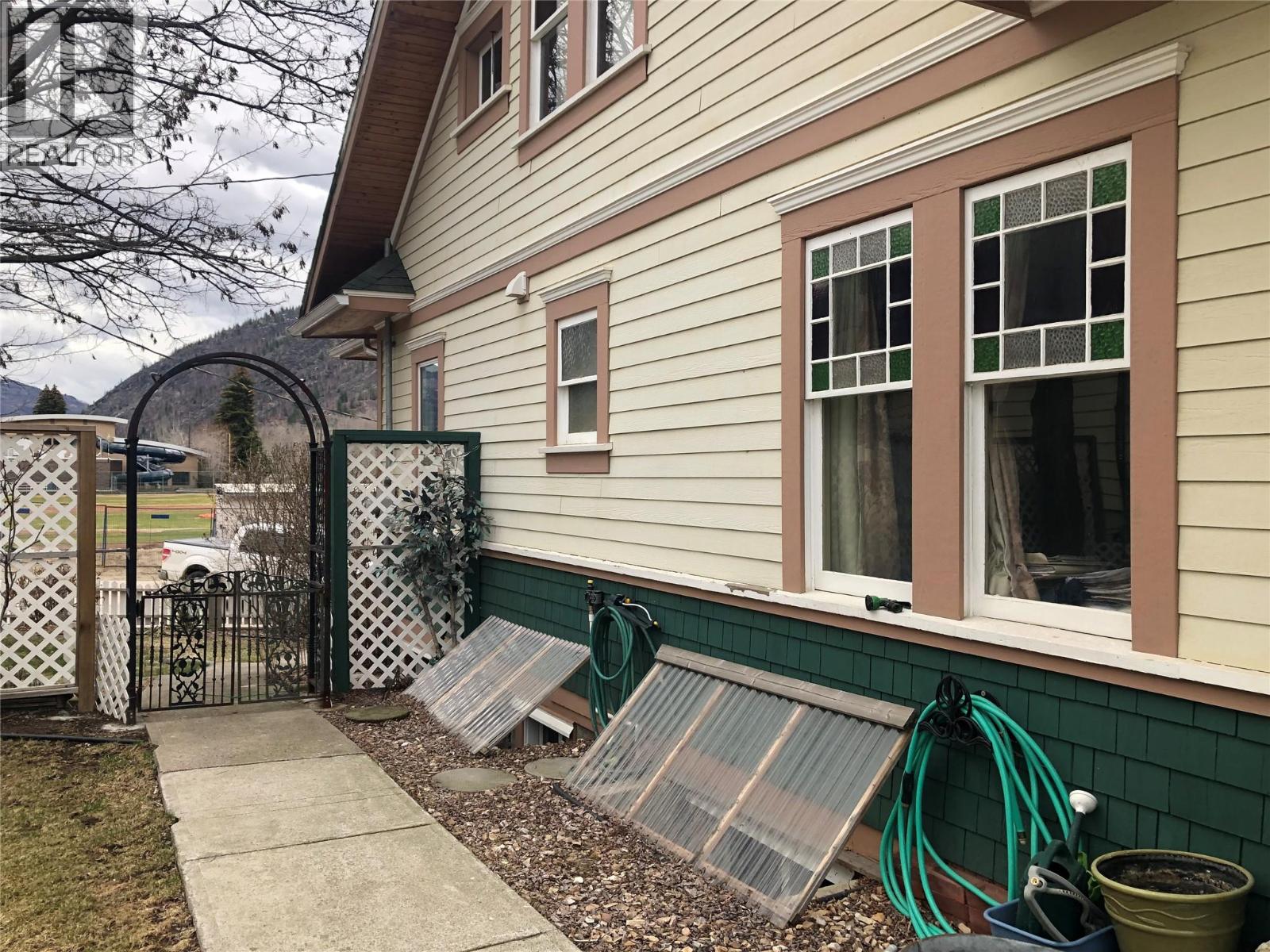 1335 Thom Street, Trail, British Columbia  V1R 1X7 - Photo 54 - 10395688