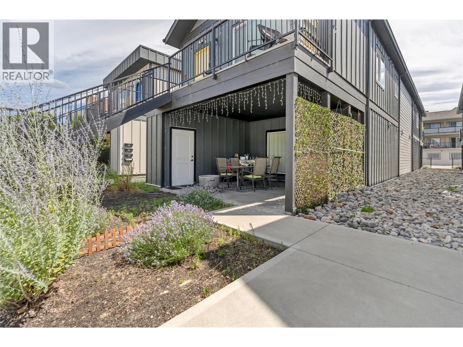 116 Calgary Avenue, Penticton, British Columbia  V2A 2T6 - Photo 3 - 10395824