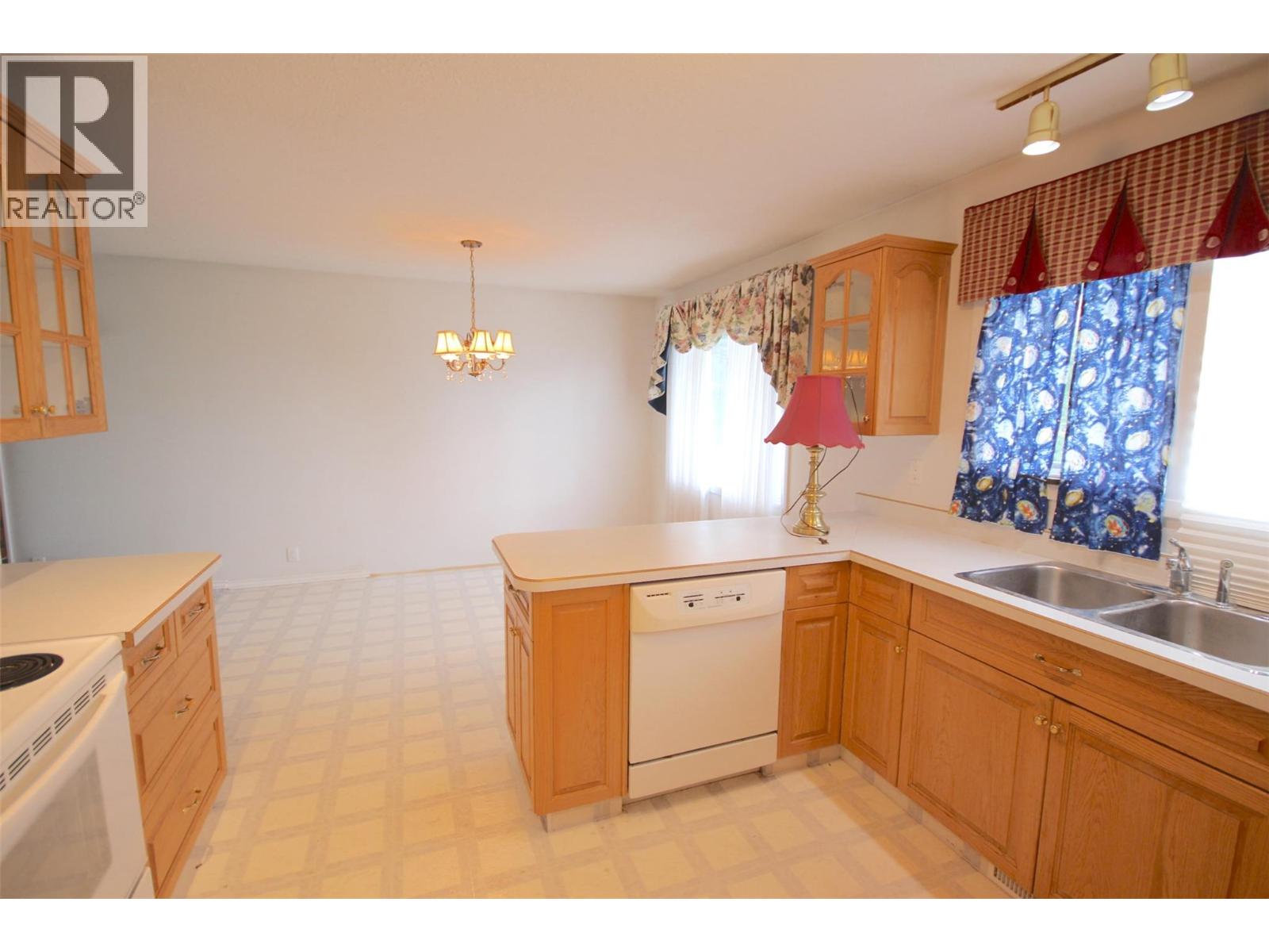 11136 Parkview Drive, Dawson Creek, British Columbia  V1G 4A3 - Photo 2 - 10395835