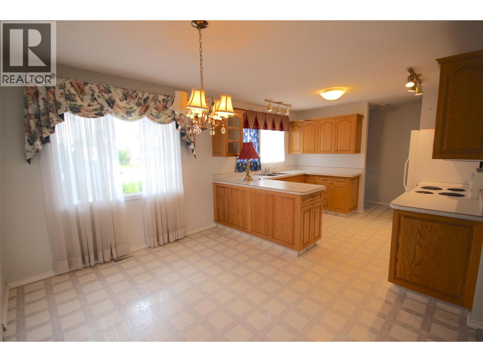 11136 Parkview Drive, Dawson Creek, British Columbia  V1G 4A3 - Photo 4 - 10395835