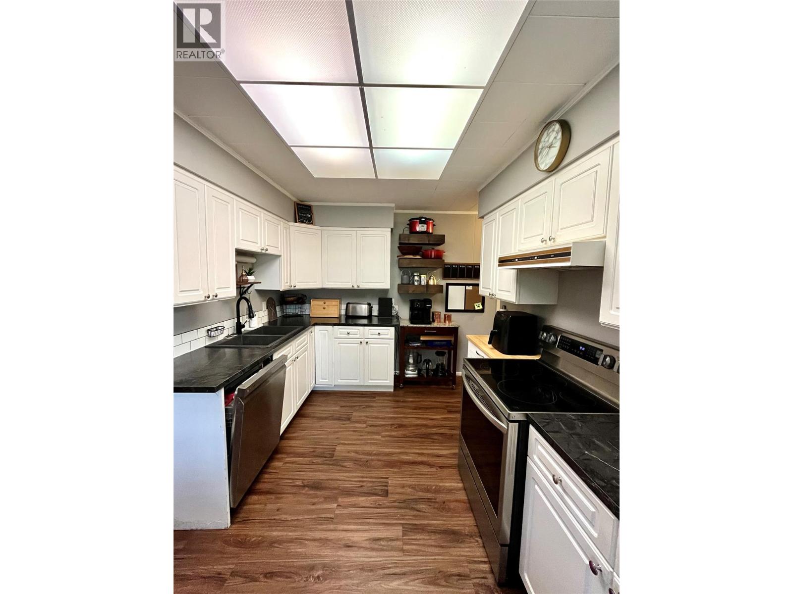 807 23 Highway N, Nakusp, British Columbia  V0G 1R0 - Photo 12 - 10395767