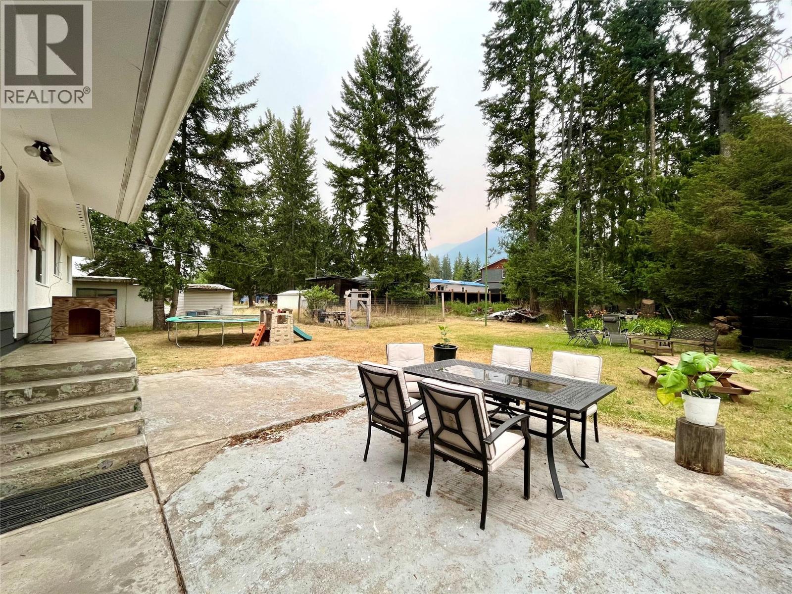 807 23 Highway N, Nakusp, British Columbia  V0G 1R0 - Photo 4 - 10395767