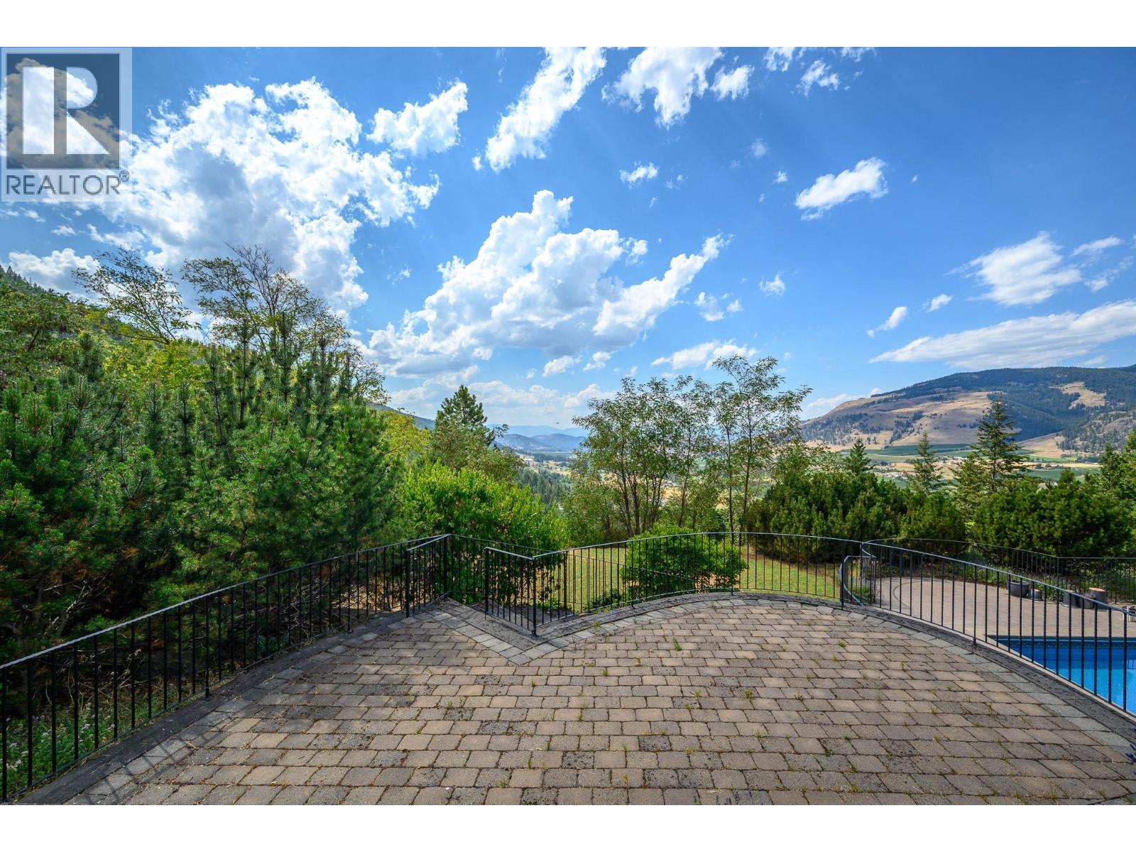 3006 Coachwood Crescent, Coldstream, British Columbia  V1B 3Y4 - Photo 3 - 10395186