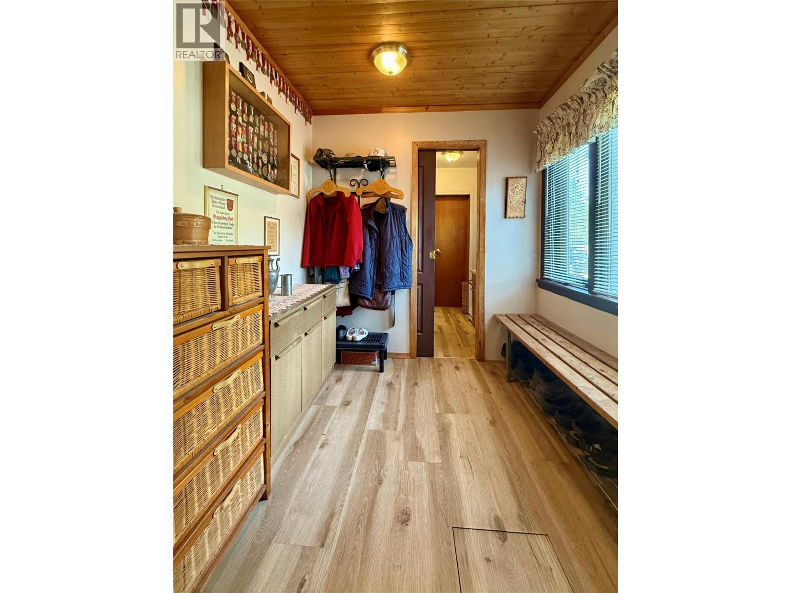 6532 Wasa Lake Park Drive, Wasa, British Columbia  V0B 2K0 - Photo 13 - 10395436