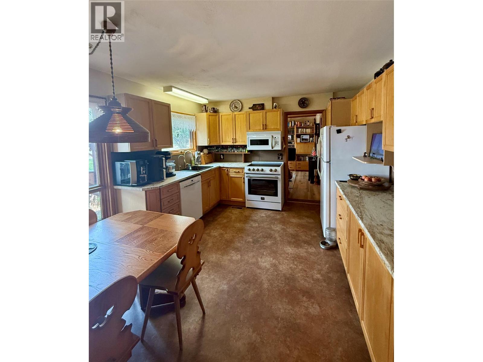 6532 Wasa Lake Park Drive, Wasa, British Columbia  V0B 2K0 - Photo 14 - 10395436