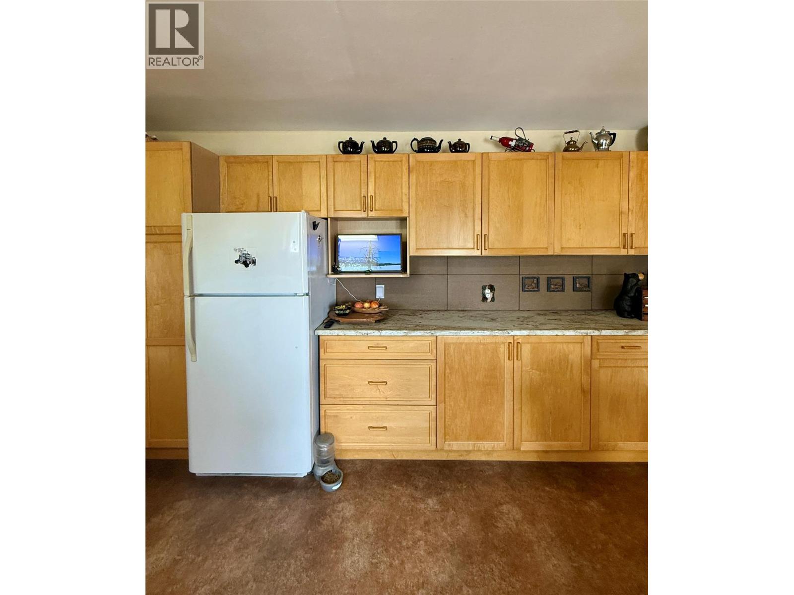 6532 Wasa Lake Park Drive, Wasa, British Columbia  V0B 2K0 - Photo 16 - 10395436