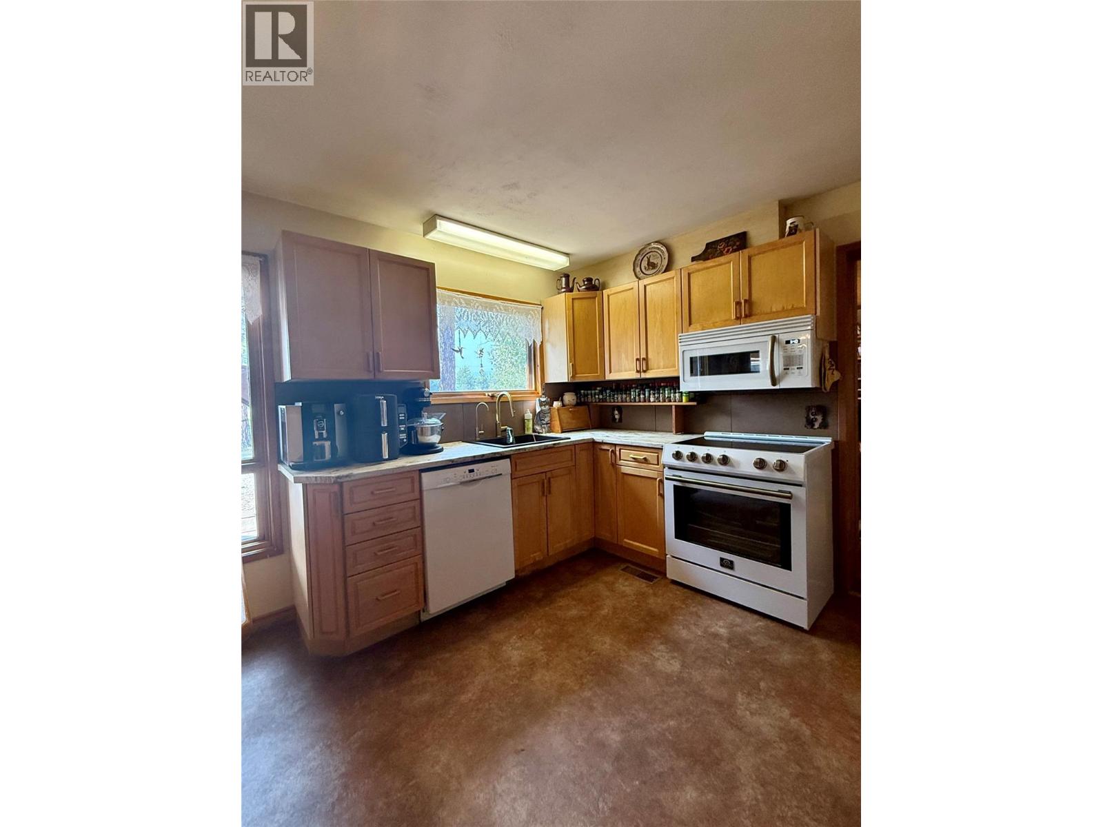 6532 Wasa Lake Park Drive, Wasa, British Columbia  V0B 2K0 - Photo 17 - 10395436