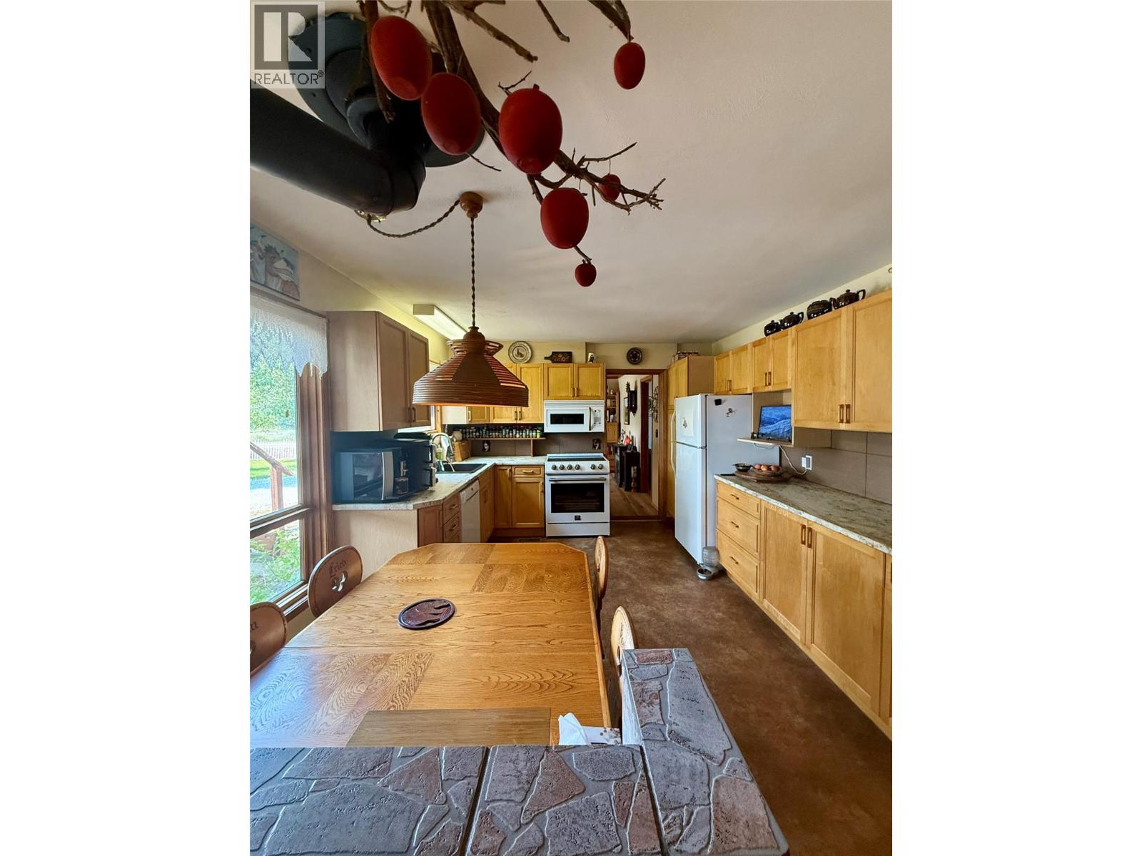 6532 Wasa Lake Park Drive, Wasa, British Columbia  V0B 2K0 - Photo 18 - 10395436