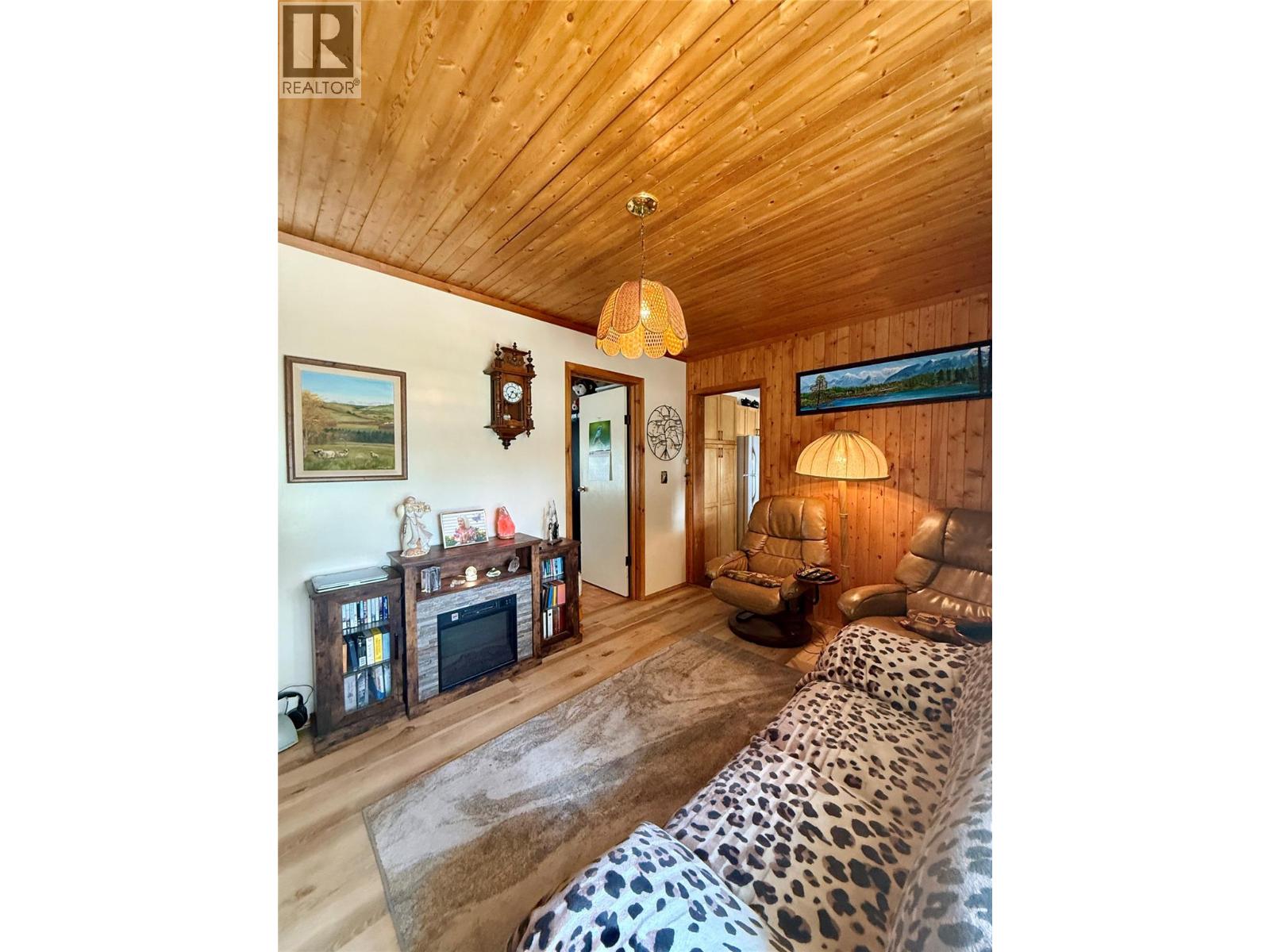 6532 Wasa Lake Park Drive, Wasa, British Columbia  V0B 2K0 - Photo 19 - 10395436