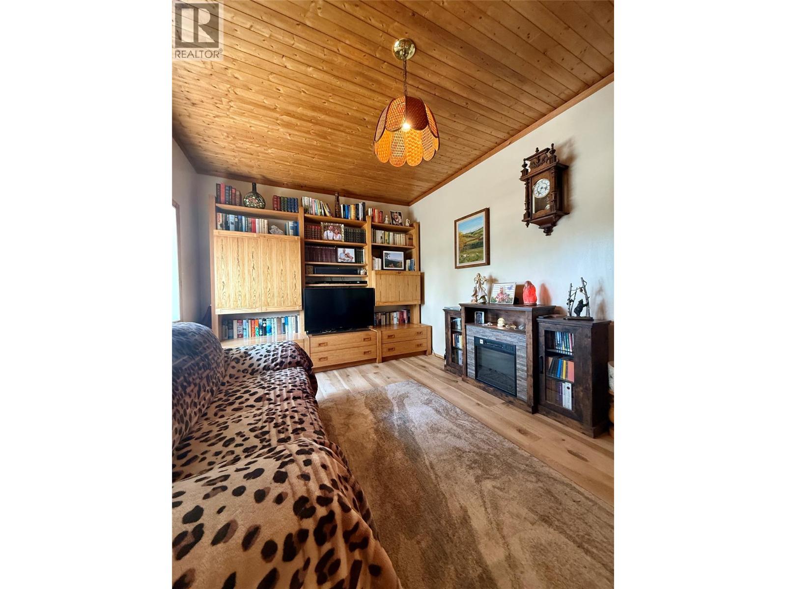 6532 Wasa Lake Park Drive, Wasa, British Columbia  V0B 2K0 - Photo 20 - 10395436