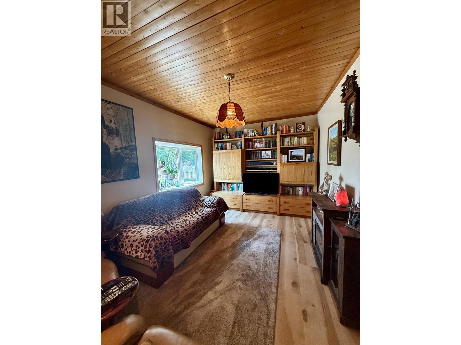 6532 Wasa Lake Park Drive, Wasa, British Columbia  V0B 2K0 - Photo 21 - 10395436