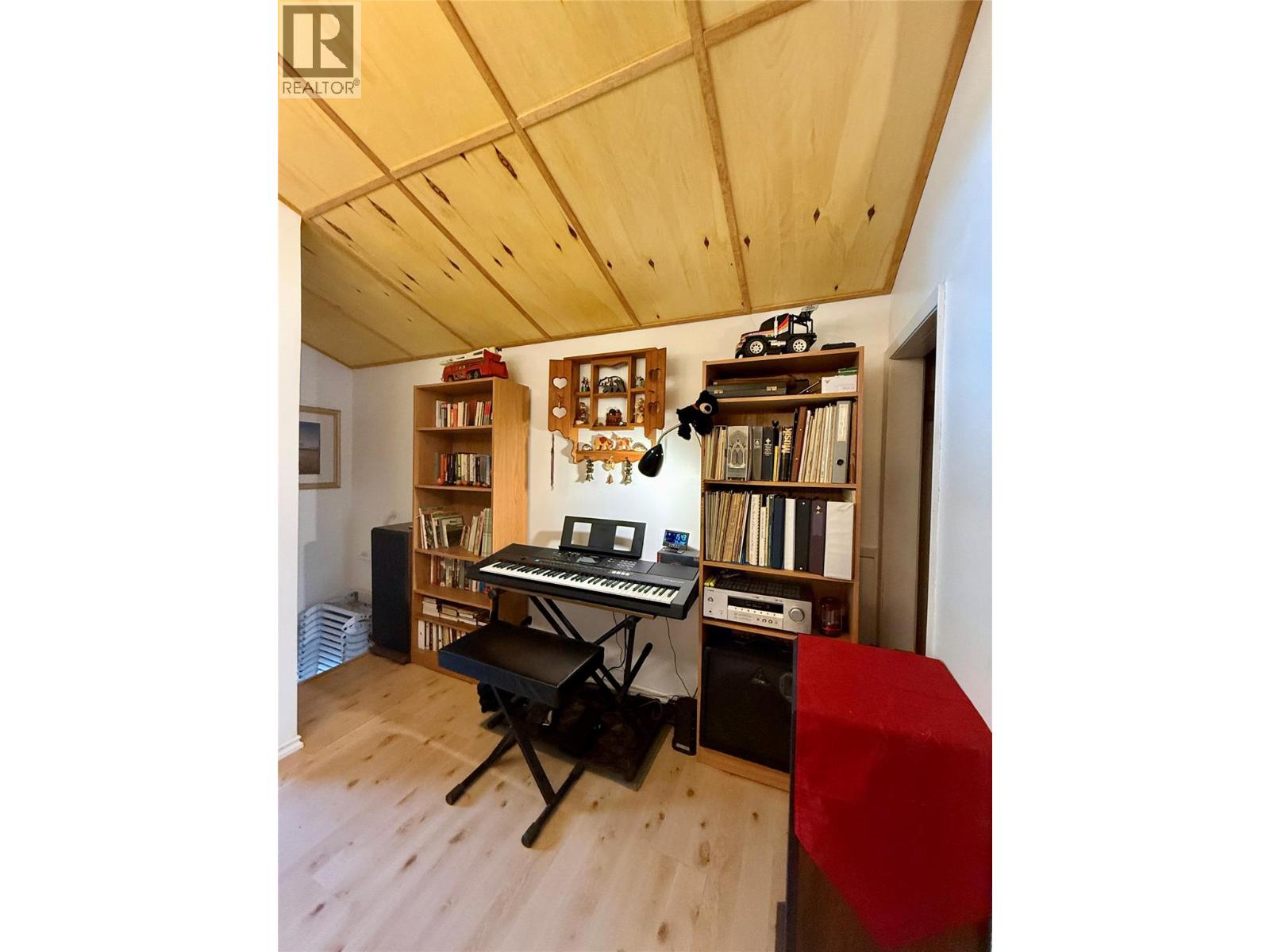 6532 Wasa Lake Park Drive, Wasa, British Columbia  V0B 2K0 - Photo 33 - 10395436