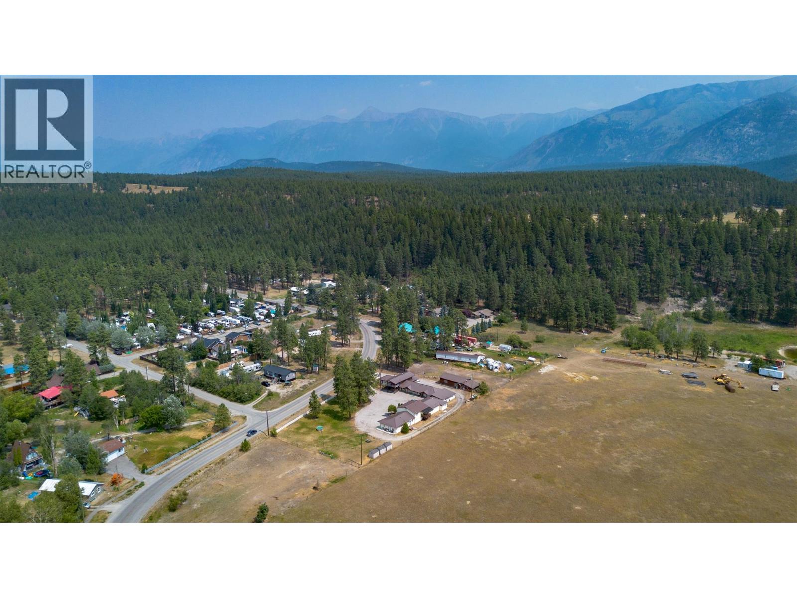 6532 Wasa Lake Park Drive, Wasa, British Columbia  V0B 2K0 - Photo 6 - 10395436