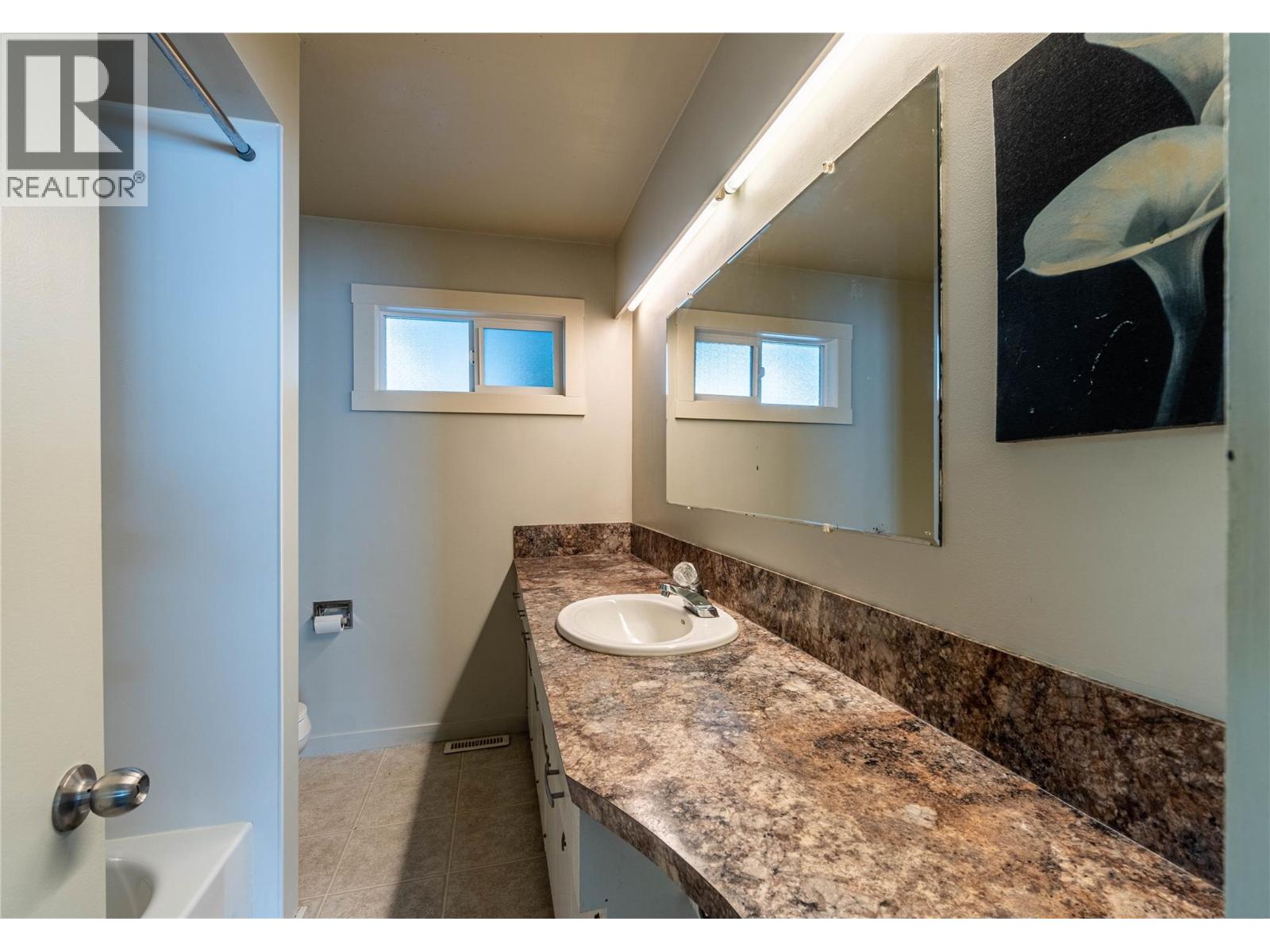 2215 Barbara Avenue, Kamloops, British Columbia  V2B 4J4 - Photo 31 - 10395881
