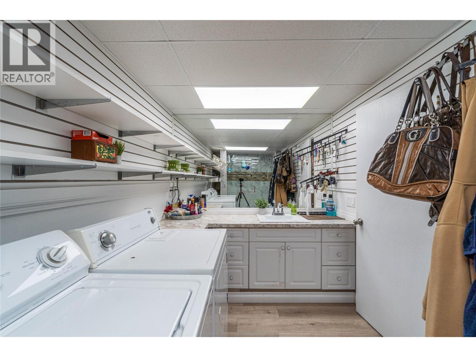 2215 Barbara Avenue, Kamloops, British Columbia  V2B 4J4 - Photo 41 - 10395881