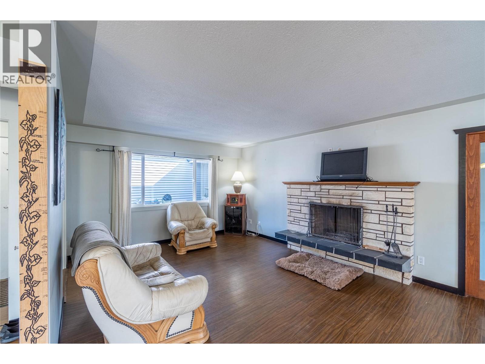 2215 Barbara Avenue, Kamloops, British Columbia  V2B 4J4 - Photo 5 - 10395881