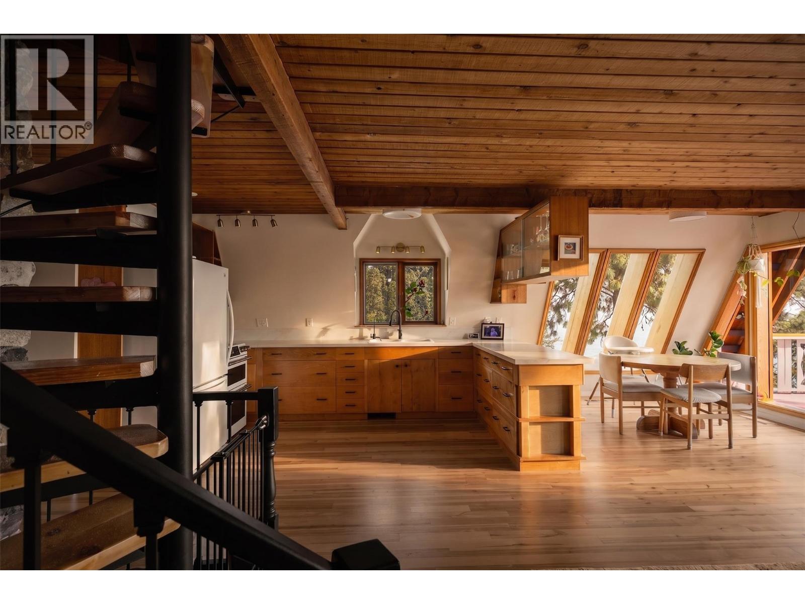 6431 Renfrew Road, Peachland, British Columbia  V0H 1X7 - Photo 8 - 10395876