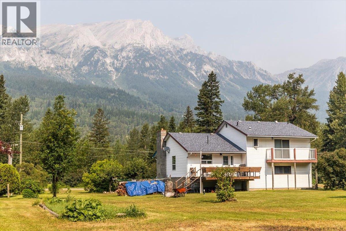 9878 Victoria Street, Fernie, British Columbia  V0B 1M5 - Photo 1 - 10395872