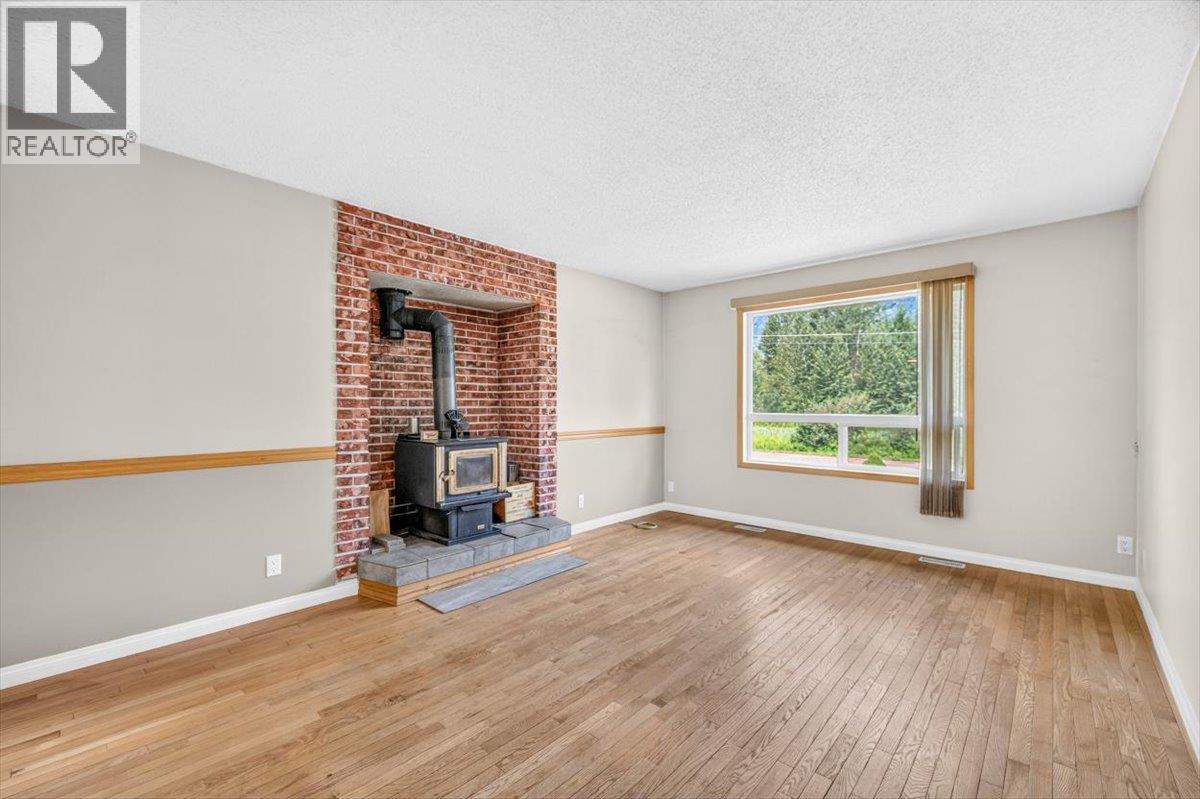 9878 Victoria Street, Fernie, British Columbia  V0B 1M5 - Photo 10 - 10395872
