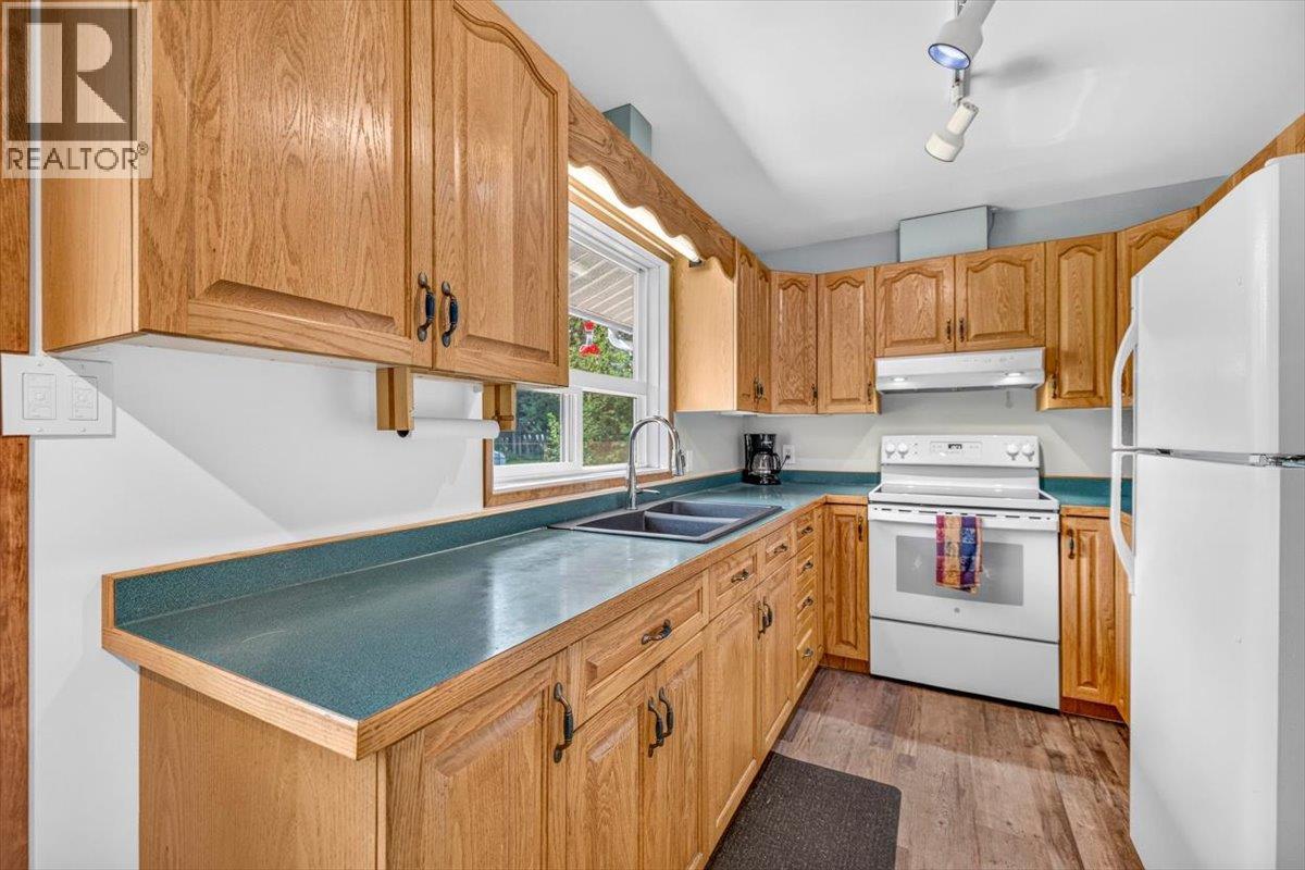 9878 Victoria Street, Fernie, British Columbia  V0B 1M5 - Photo 16 - 10395872