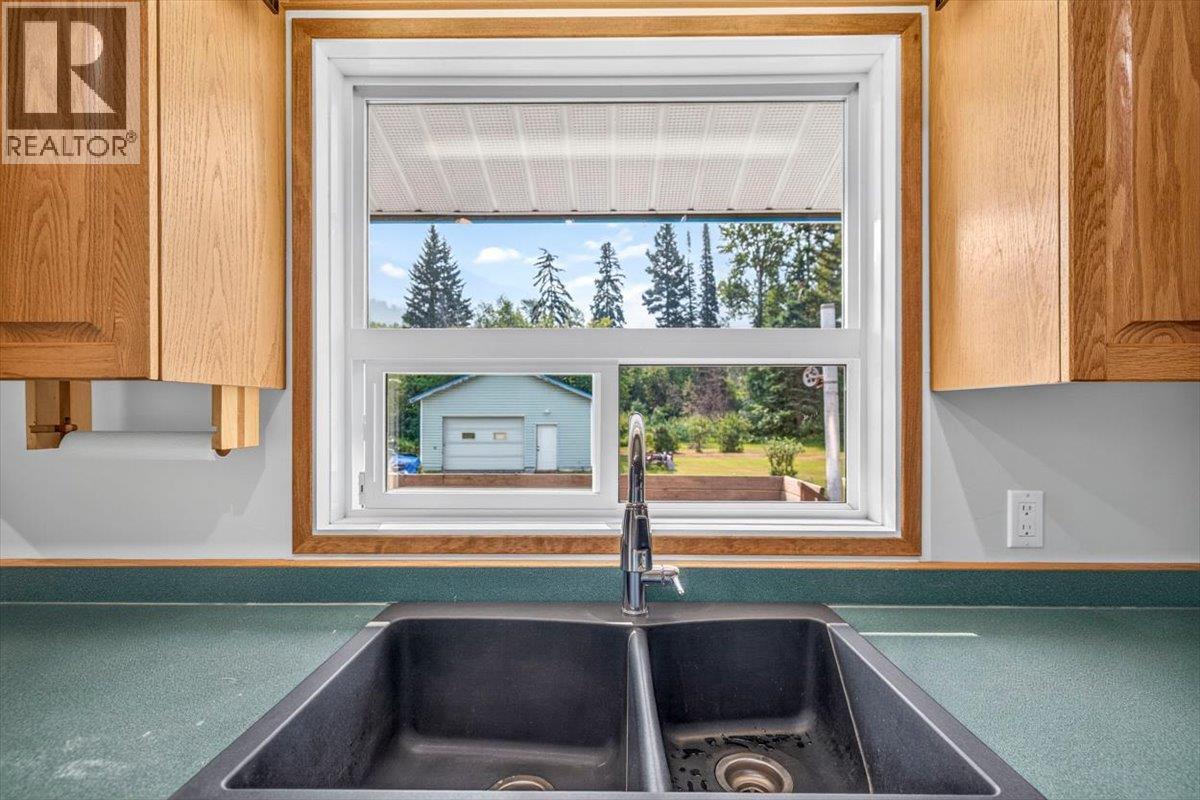 9878 Victoria Street, Fernie, British Columbia  V0B 1M5 - Photo 19 - 10395872