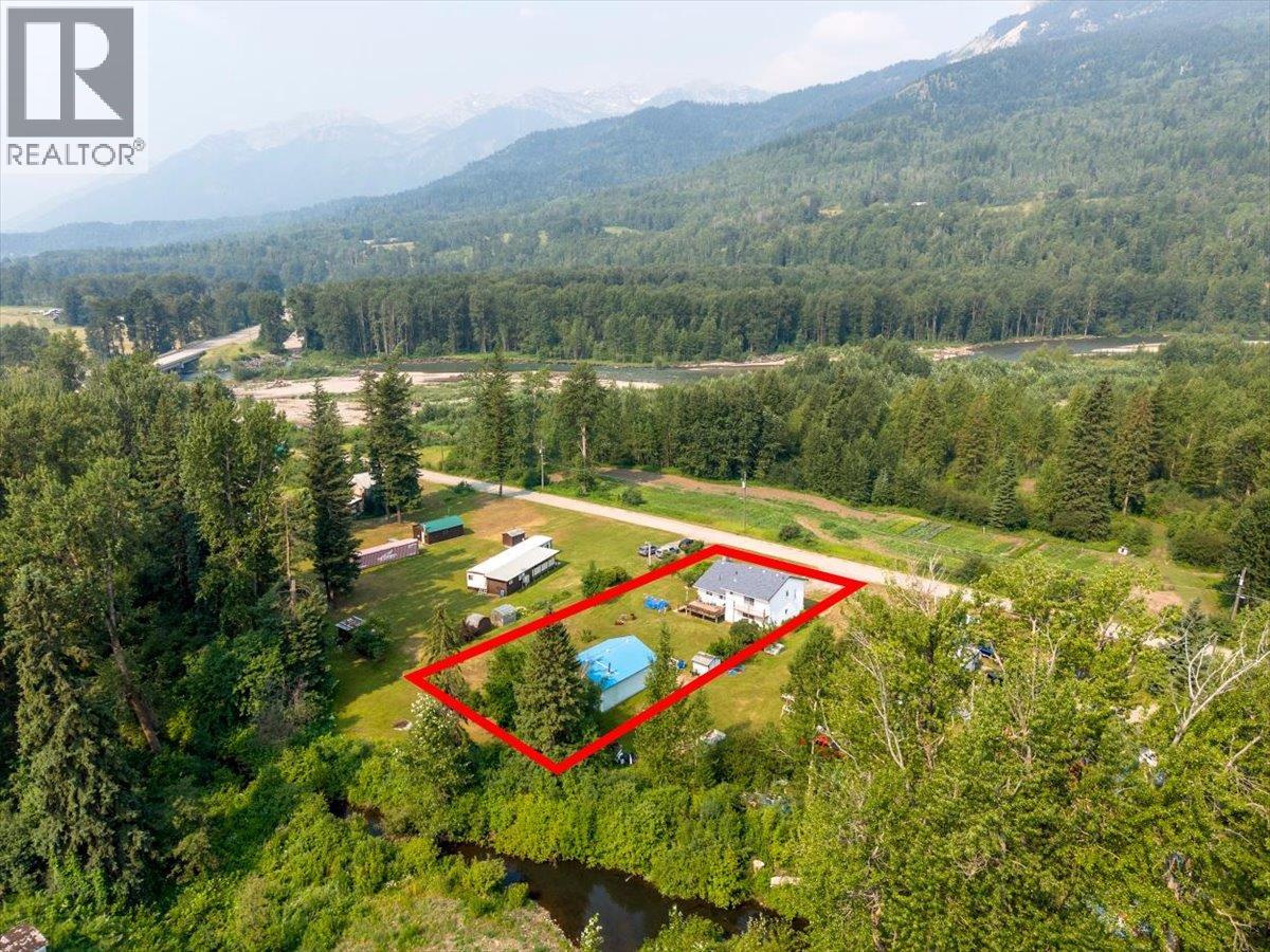 9878 Victoria Street, Fernie, British Columbia  V0B 1M5 - Photo 3 - 10395872