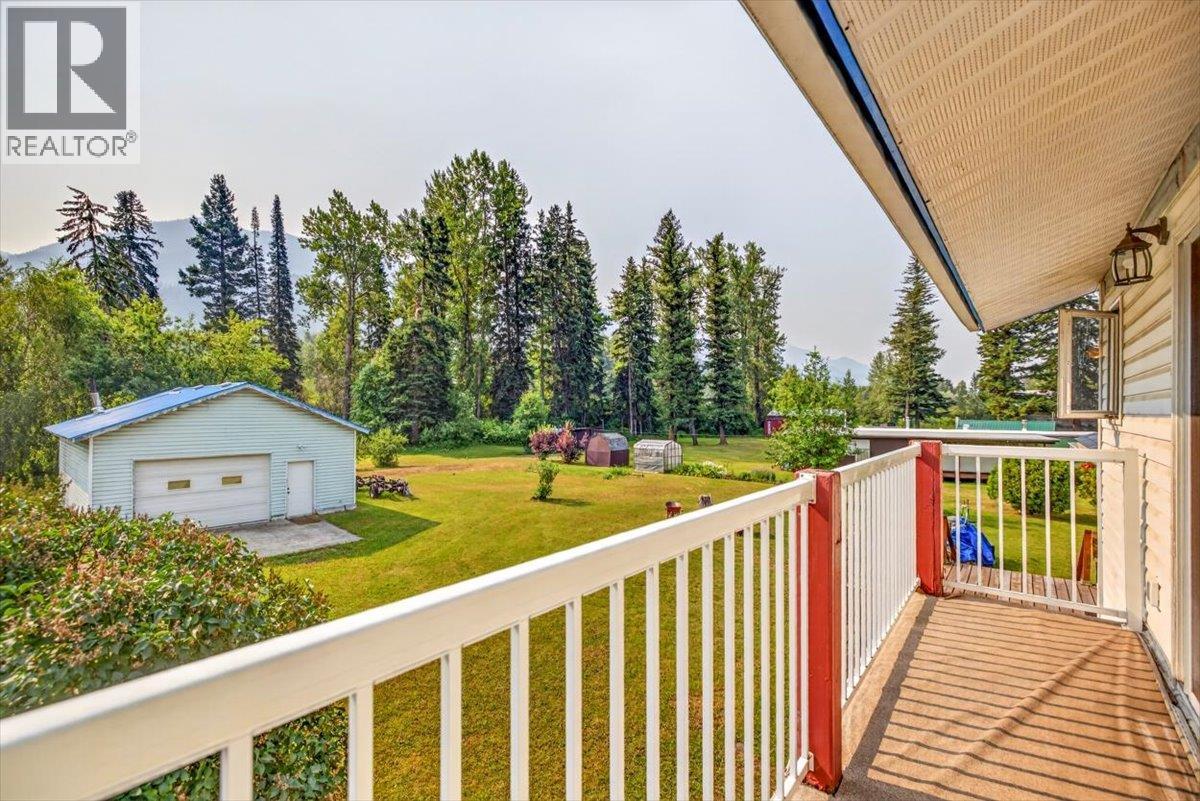 9878 Victoria Street, Fernie, British Columbia  V0B 1M5 - Photo 33 - 10395872