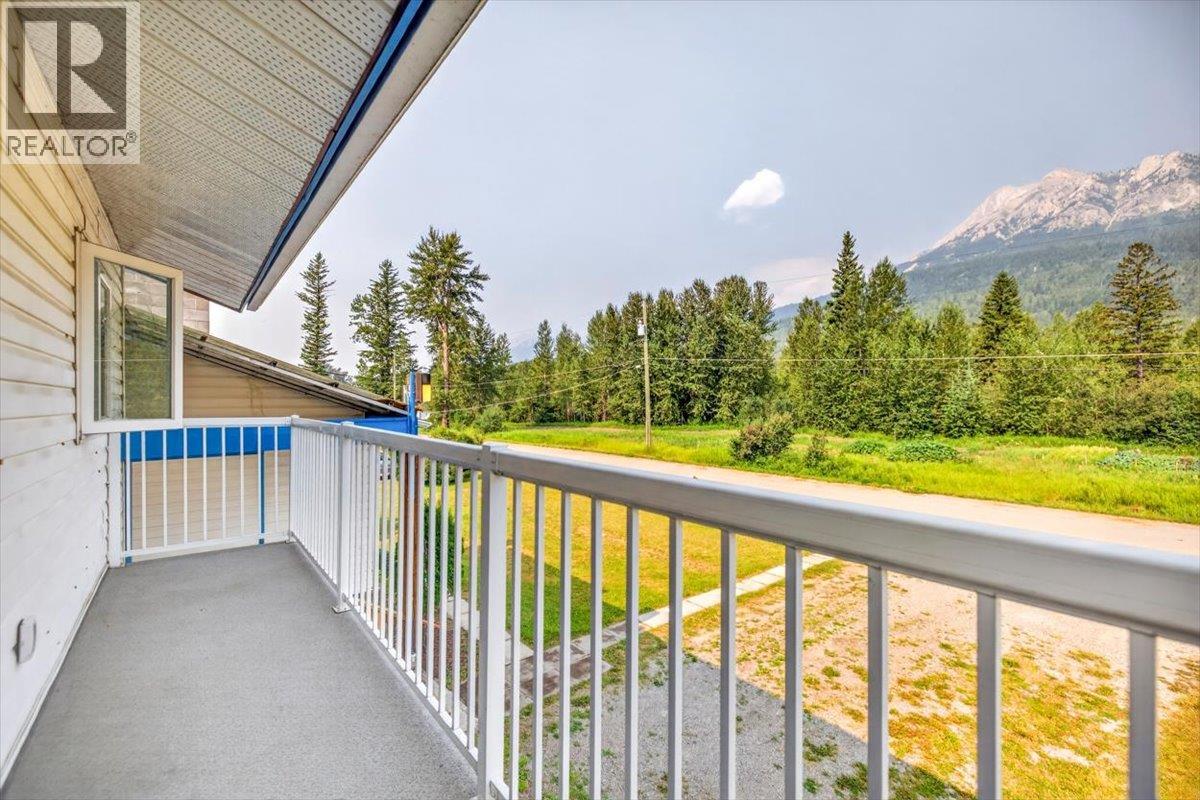 9878 Victoria Street, Fernie, British Columbia  V0B 1M5 - Photo 37 - 10395872
