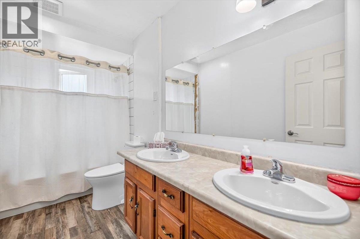 9878 Victoria Street, Fernie, British Columbia  V0B 1M5 - Photo 39 - 10395872