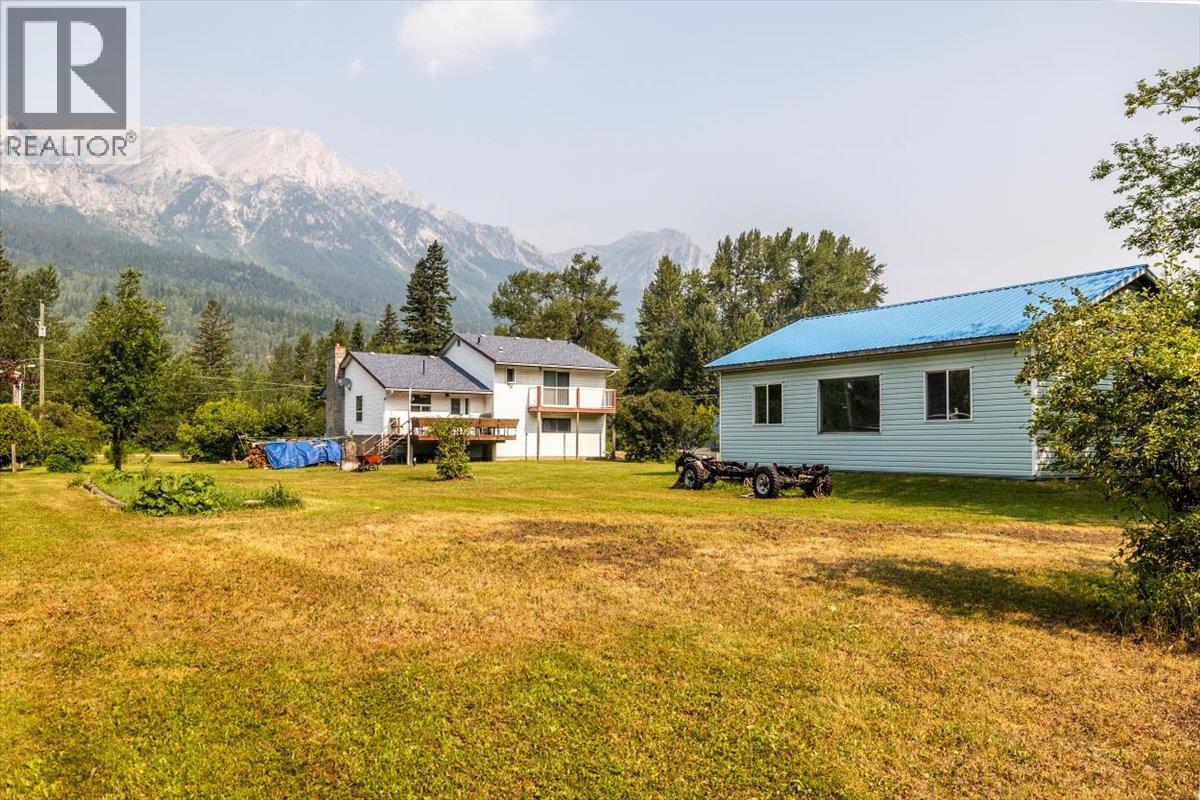 9878 Victoria Street, Fernie, British Columbia  V0B 1M5 - Photo 4 - 10395872