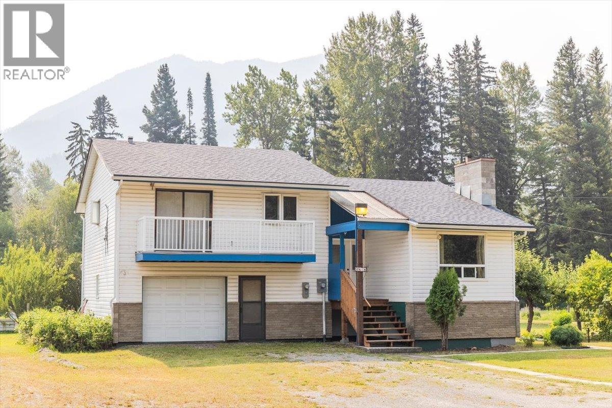 9878 Victoria Street, Fernie, British Columbia  V0B 1M5 - Photo 5 - 10395872