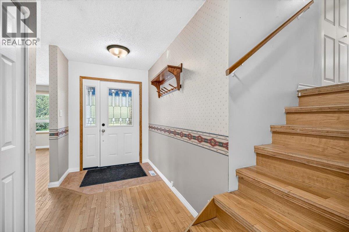 9878 Victoria Street, Fernie, British Columbia  V0B 1M5 - Photo 8 - 10395872