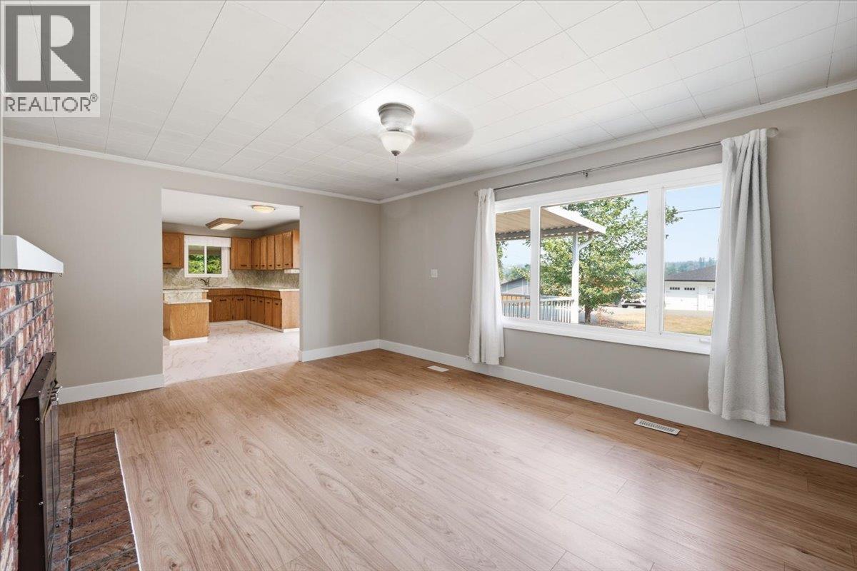 3585 Warner Avenue, Armstrong, British Columbia  V0E 1B2 - Photo 14 - 10395880
