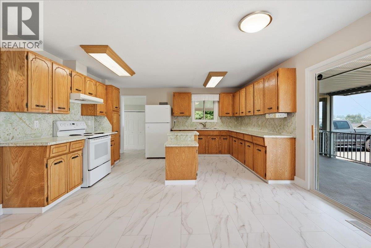 3585 Warner Avenue, Armstrong, British Columbia  V0E 1B2 - Photo 15 - 10395880