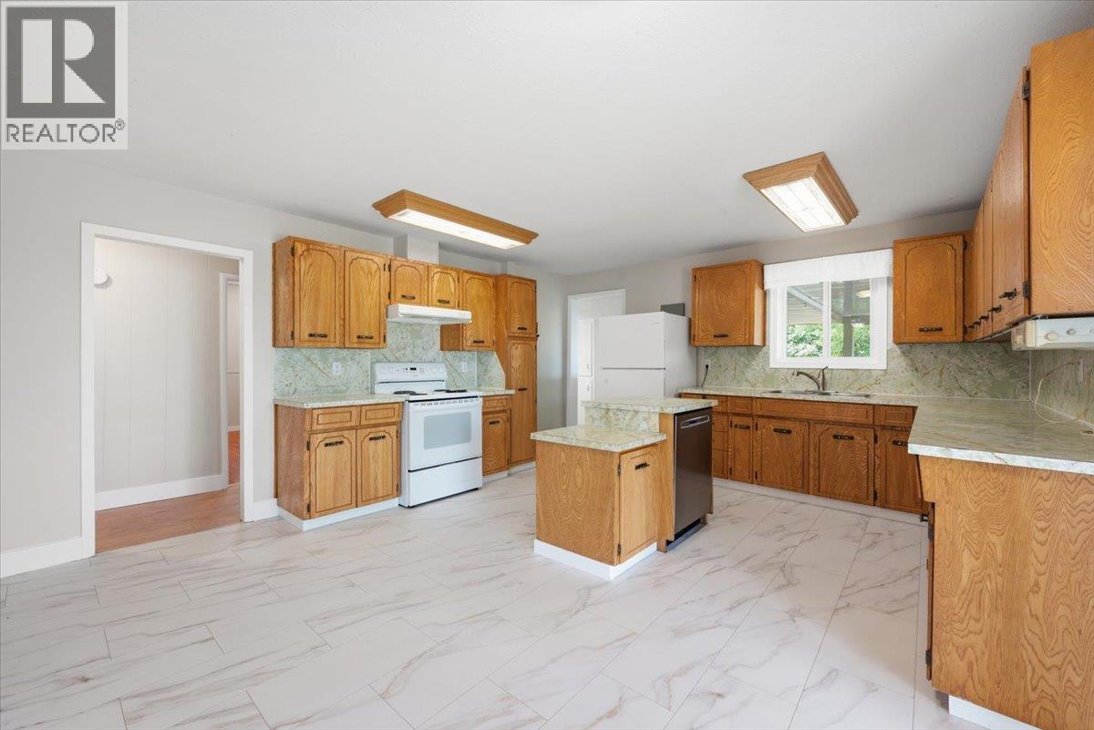 3585 Warner Avenue, Armstrong, British Columbia  V0E 1B2 - Photo 16 - 10395880