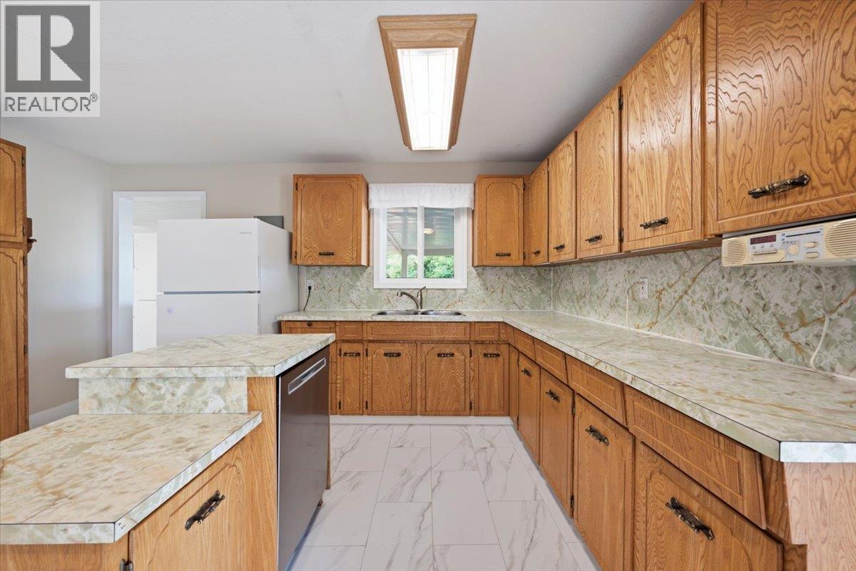 3585 Warner Avenue, Armstrong, British Columbia  V0E 1B2 - Photo 18 - 10395880