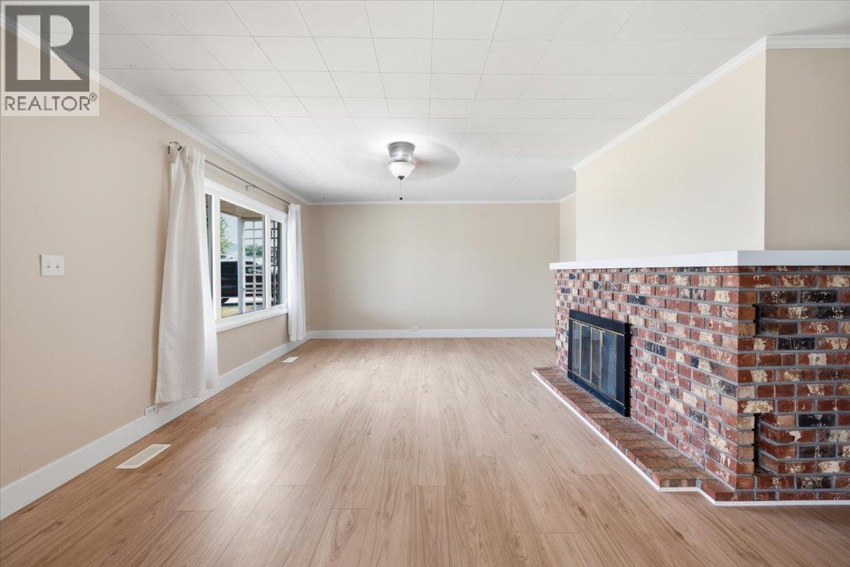 3585 Warner Avenue, Armstrong, British Columbia  V0E 1B2 - Photo 7 - 10395880