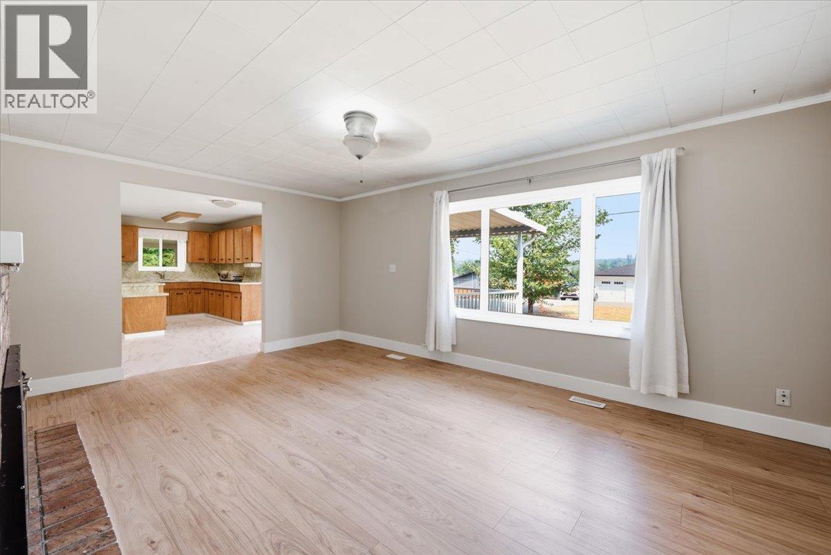 3585 Warner Avenue, Armstrong, British Columbia  V0E 1B2 - Photo 9 - 10395880