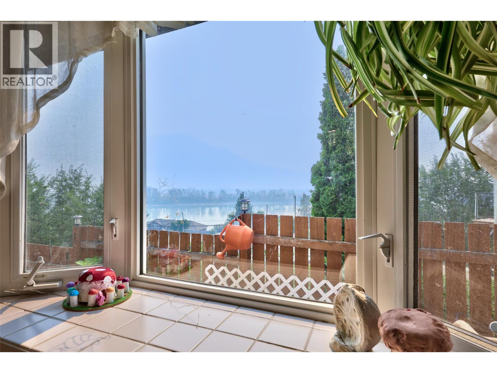 2199 Perryville Place, Kamloops, British Columbia  V2B 7Y1 - Photo 6 - 10395422
