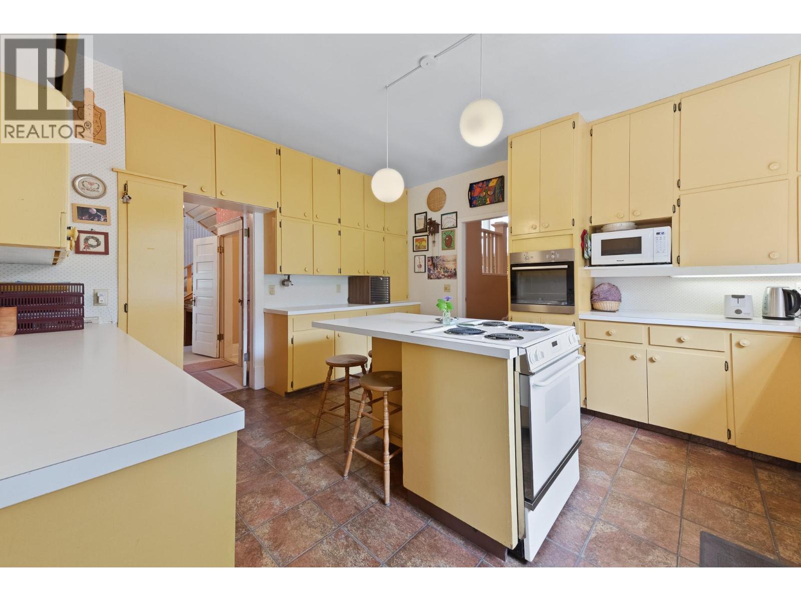 4852-4858 Lakeshore Road, Kelowna, British Columbia  V1W 4H7 - Photo 14 - 10395751