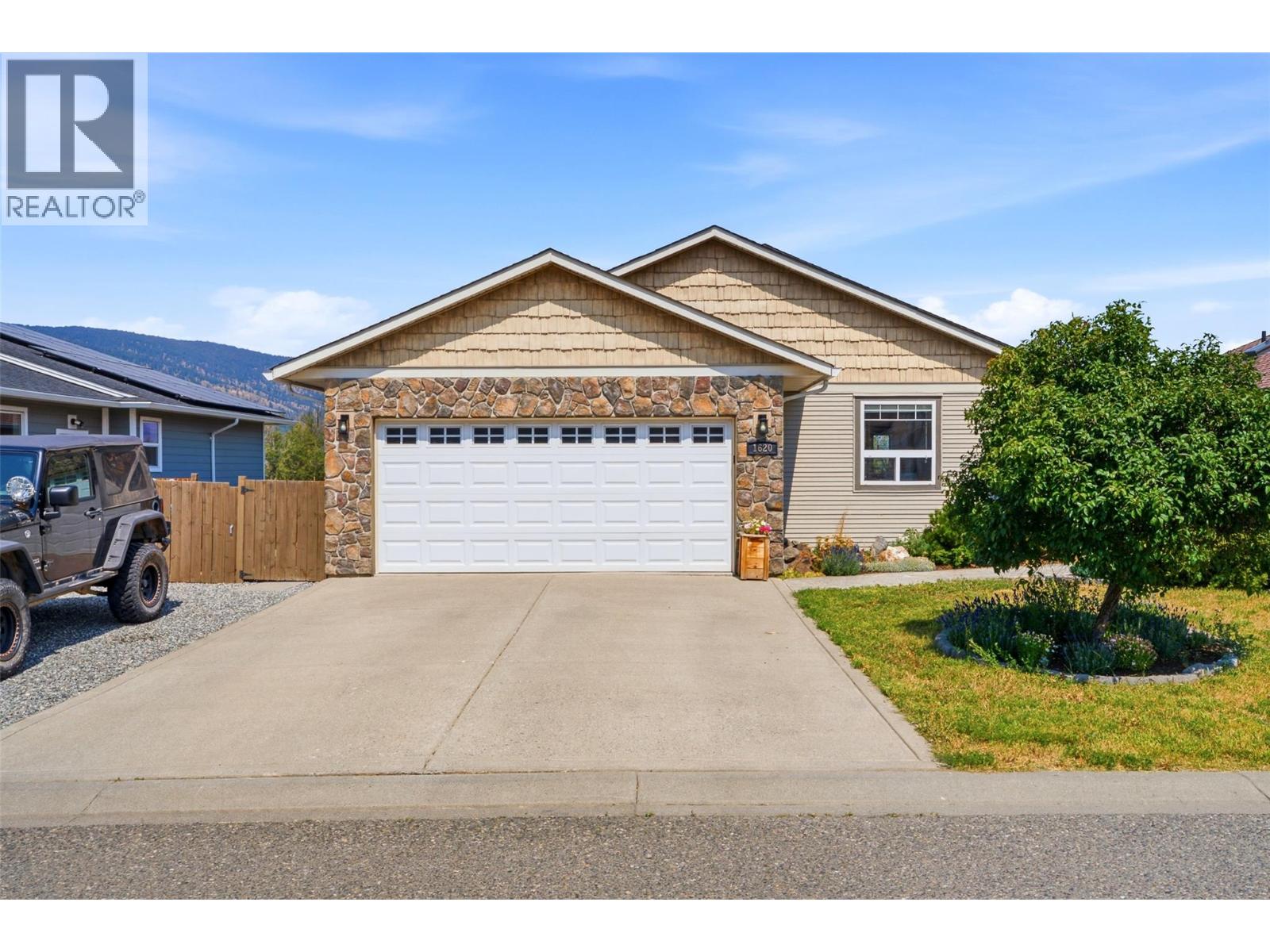 1620 Fir Road, Merritt, British Columbia  V1K 0A3 - Photo 3 - 10395864