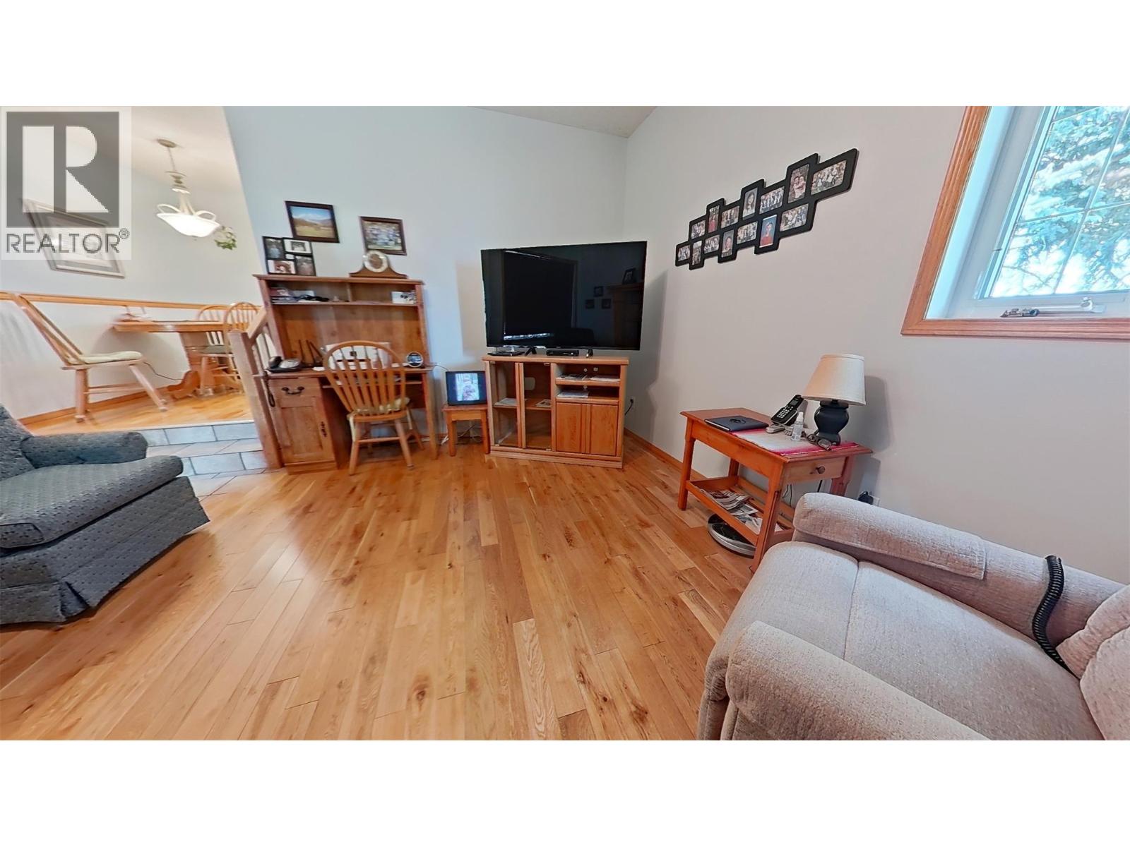 915 Huscroft Rd Street, Lister, British Columbia  V0B 1G2 - Photo 10 - 10395283